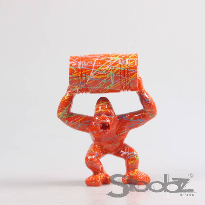 Imhof & Stevens BV - Wholesale Decorative Figurine - GORILLA M/OIL CAN 4 ASS F/R/G/O SPRAY 21 CM STOOBZ DESIGN4