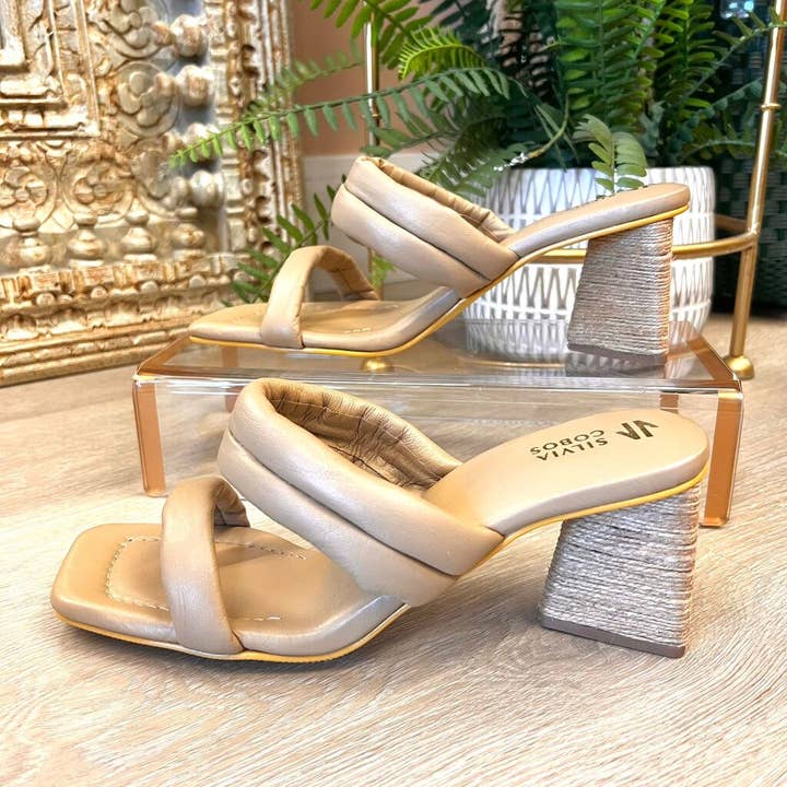 Silvia Cobos Gina Talon Bloc Beige pour la vente par SILVIA COBOS