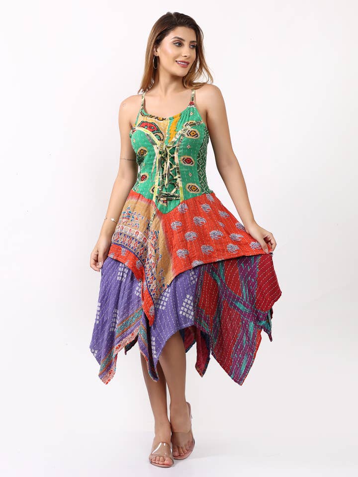 Robe évasée à ourlet mouchoir en patchwork Kantha pour femmes pour la vente par Wevez