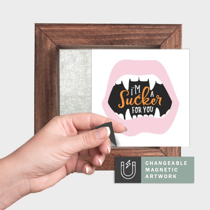 Inserto Decorativo Sazonal Magnético para Placa Intercambiável (Mini): Sou Louco Por Ti - Rosa | Halloween | Placa Magnética Vendida Separadamente por atacado de Simpler Seasons Decor