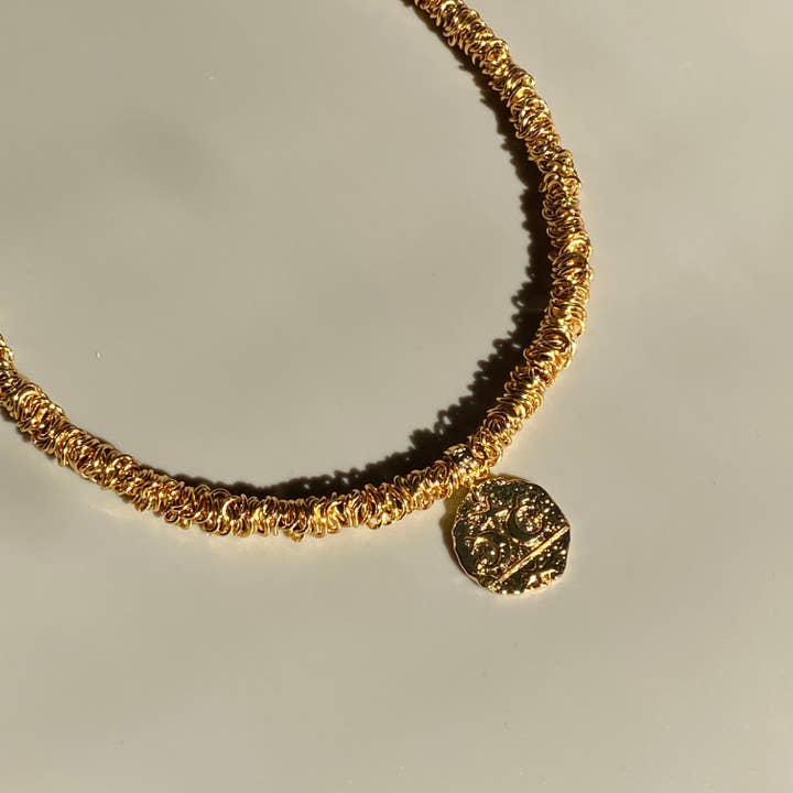 Collana ad Anello Dorato per la vendita all'ingrosso da parte di Factor Stories