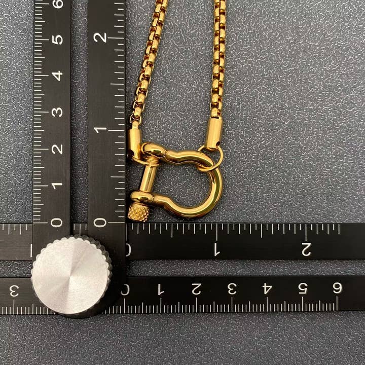 Mio Queena - Wholesale Pendant/Charm Necklace - 18K Golden S.Steel Horseshoe Buckle Charm Necklace - FGS