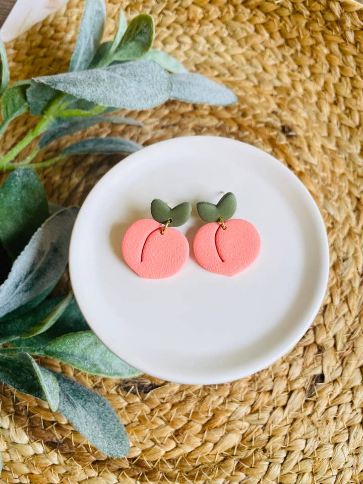 Boucles d'oreilles pêche pour la vente par Joyful Leigh Designed