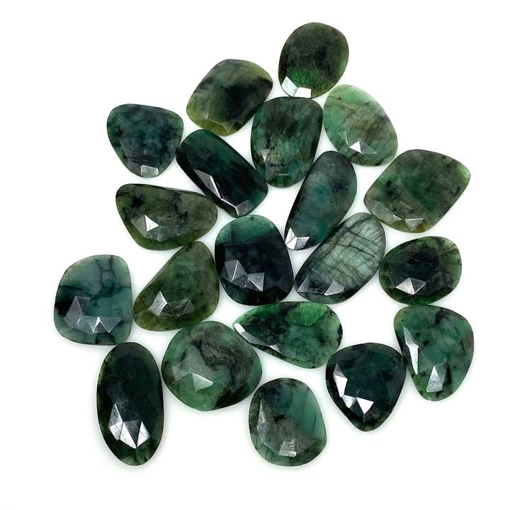 5 stuks zeldzame grote natuurlijke smaragdgroene roosgeslepen cabochons, losse edelstenen, ring- of hangerstenen, 24x15mm - 33x25mm voor wholesale door Akstar Gems