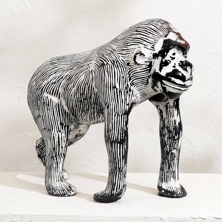 Sculpture de gorille | Figurine en aluminium finition noircie - 15,5" pour la vente par Bambini