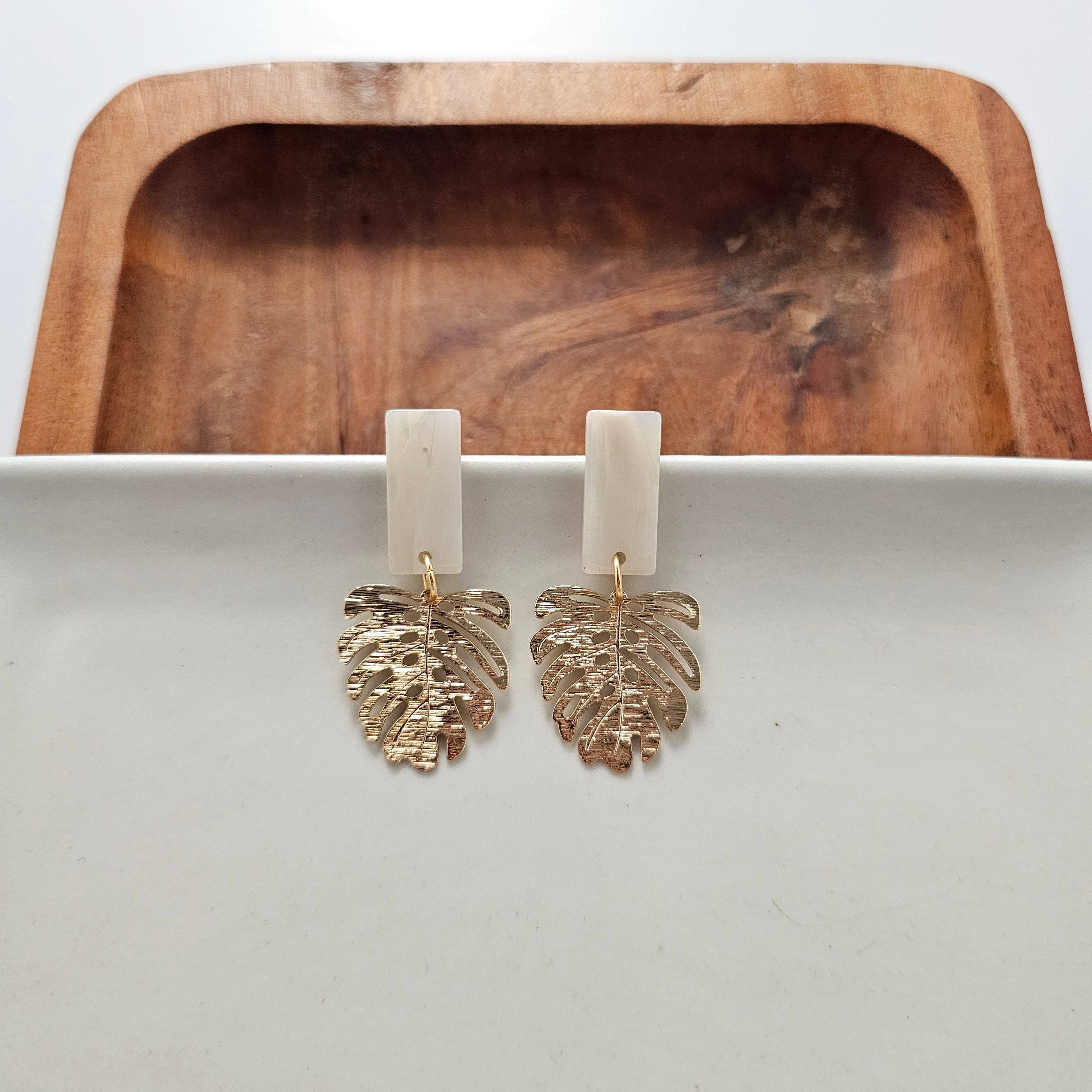 Spiffy & Splendid - Wholesale Dangle Earrings - Mini Belize Earrings - Ivory // Resort, Plant, Jewelry12