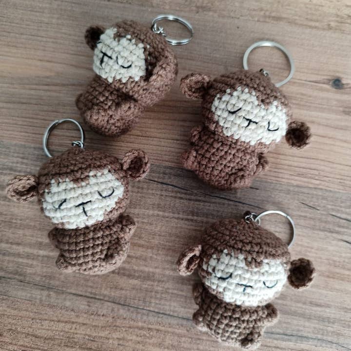 KLABELGIFT - Vendita all'ingrosso Portachiavi - Donna - Portachiavi amigurumi a uncinetto a forma di scimmietta – Regalo carino e unico