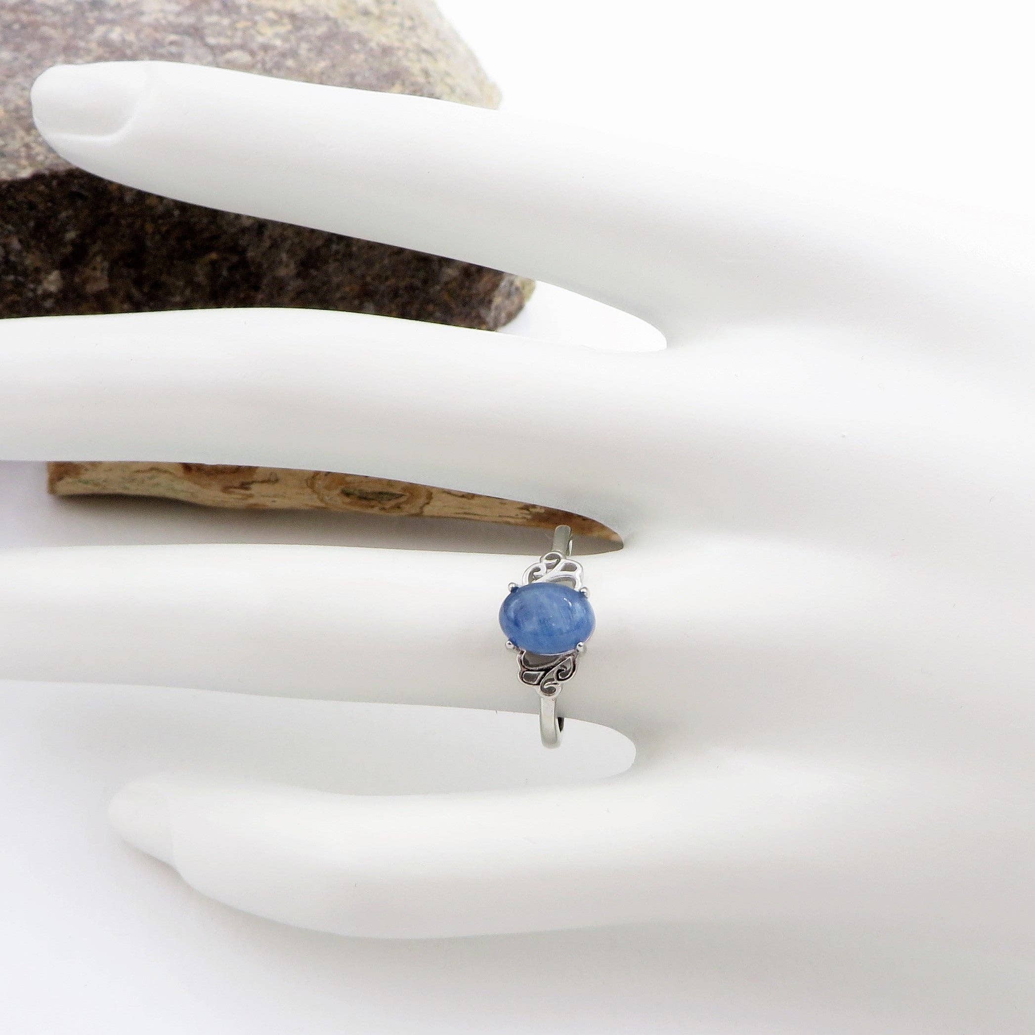 Base CYANITE SILVER NILAMANI ~ Anillo ajustable en azul natural CYANITE de venta al por mayor en Faire1