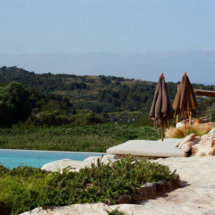 A Week Abroad - Wholesale Travel - Book Mallorca-Menorca - Book1