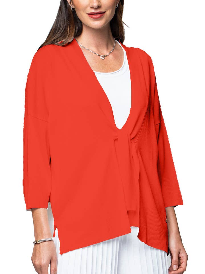 Cardigan Malia à manches 3/4 à nouer sur le devant ; orange vif pour la vente par Biana
