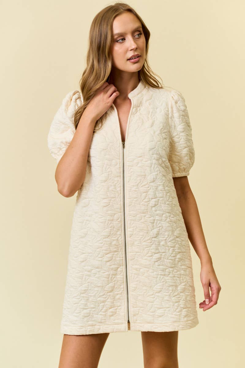 Doe and Rae – wholesale Klänning - Dam – FLORAL JACQUARD KLÄNNING MED DRAGKEDJA FRAM OCH PUFFÄRMAR - 28054D12