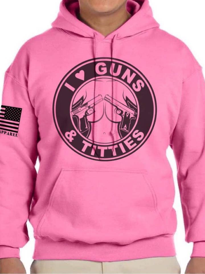 J'adore G #ns et Ti@ @ies pour la vente par The Armory