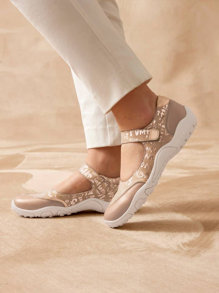 Glanzende Mary Jane babyschoenen met klittenbandsluiting voor wholesale door PEDICONFORT