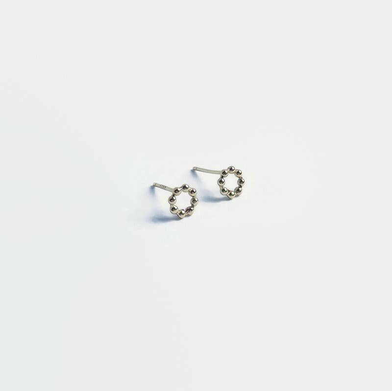 Wild Juniper - Venta al por mayor Pendientes de botón/aretes de poste - Pendientes diminutos de oro con forma de círculo abierto en forma de minúsculo4