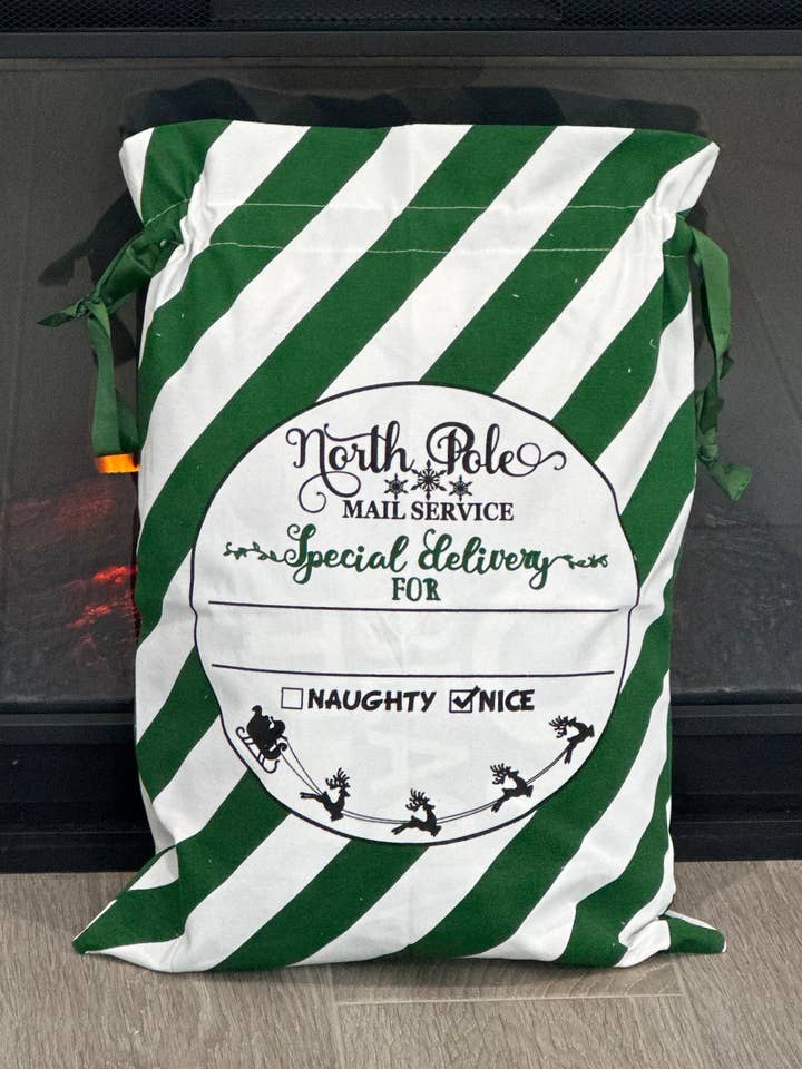 Saco de Navidad de Papá Noel "Entrega Especial Verde" para venta al por mayor de Harris Girls & Co.