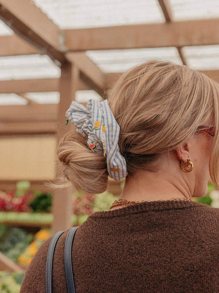 Chouchou oversize Ă breloque citron pour la vente par KAXI