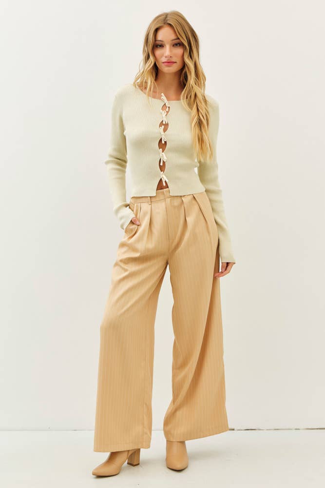 idem ditto – Großhandel Strickpullover – Damen – BOLD STATEMENT METALLIC STRICKPULLOVER MIT SCHLEIFEN14