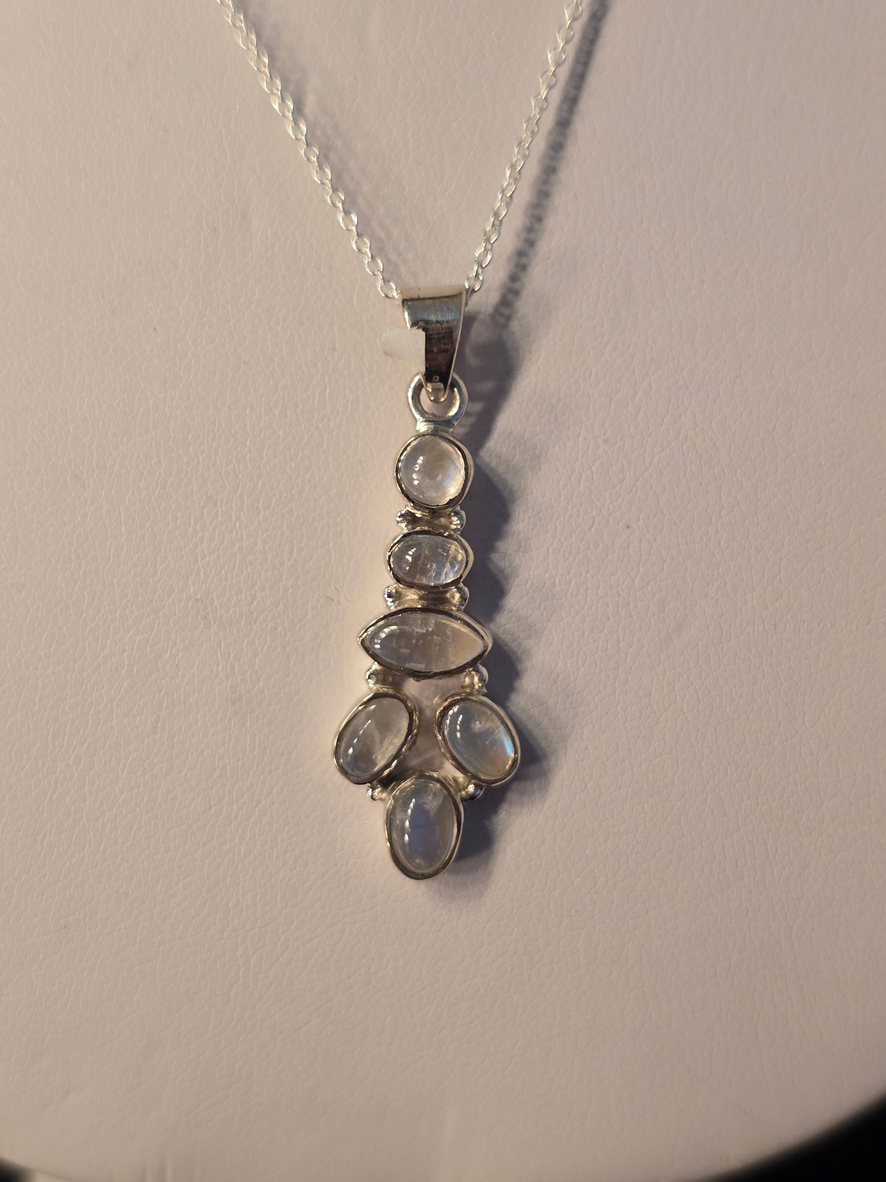 Crystal Cove Minerals – wholesale Pendant/charm necklace – Moonstone Sterling Silver Drop Pendants and Chains6