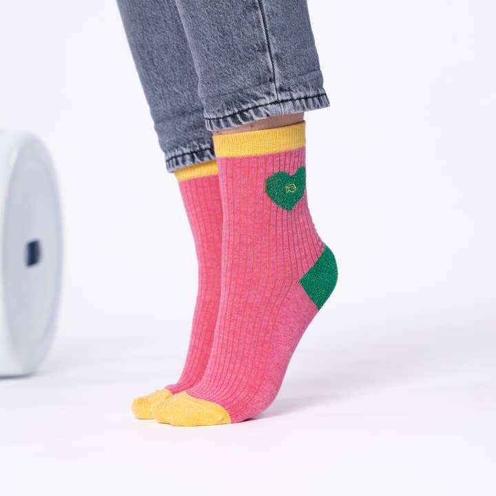 BILLYBELT – Engroshandel Strømper - Dame – Børstede bomuldssokker med hjerte i pink og grøn3