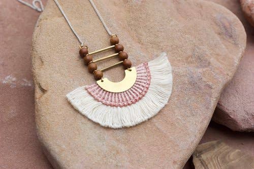 This Ilk – Großhandel Kette mit Anhänger/Charm – Nubische Wüstenkette in Holzperlen3