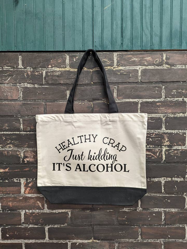 Healthy Crap, je plaisante, c'est de l'alcool, sac fourre-tout pour la vente par Three Black Cats Inc.