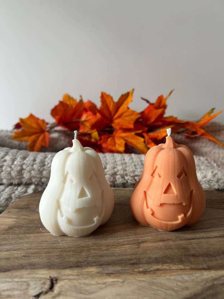 Halloween-Kerze birnenförmig - Gruselige Kürbiskerze für den Großhandel von Keirs