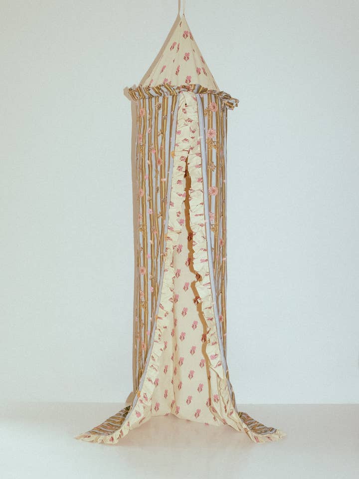 Ciel de lit pour enfants - beige et bleu pour la vente par Made of Matter