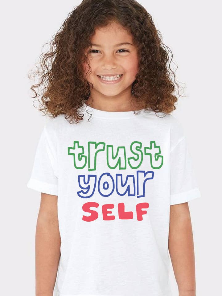 L1153 - TRUST YOUR SELF grafisk t-shirt för wholesale av KNOCK ON THE STYLE
