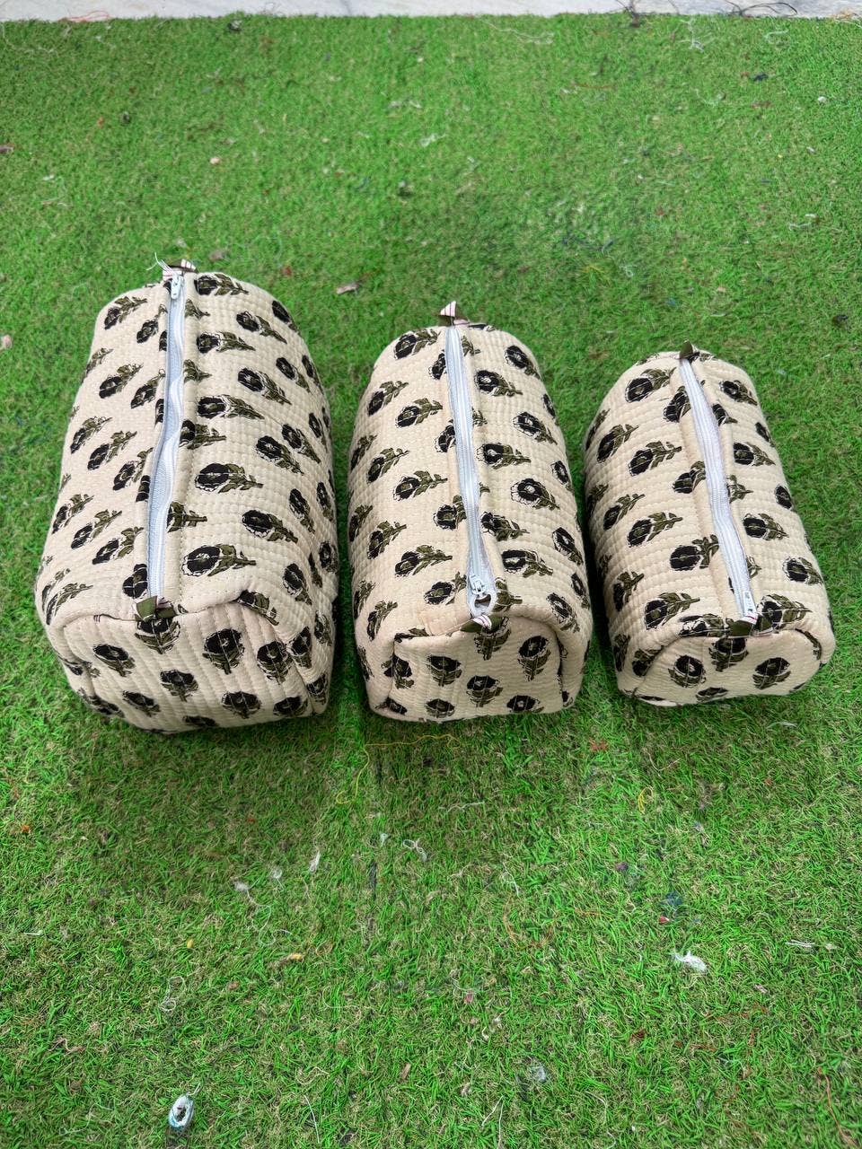 bhavnas boutique - Wholesale Makeup/Cosmetic Bag - Zipper Closure Cotton Floral Print Quilted Bag Women Bags 4