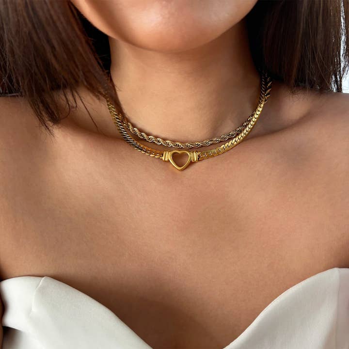 MAI DESIREE - Venta al por mayor Collares con colgantes/abalorios - COLLAR DE CADENA DE SERPIENTE CON FORMA DE CORAZÓN DE VITTORIA1