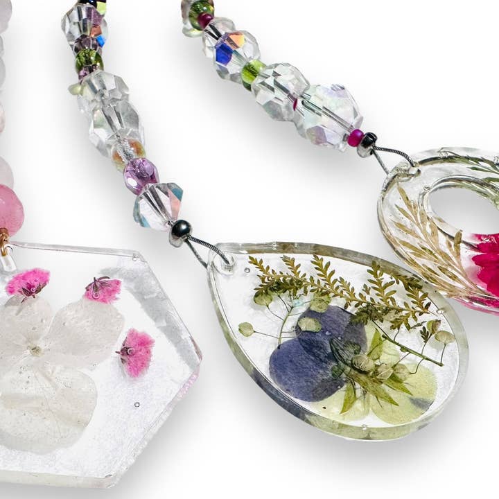 Gepresste Blumenornamente für den Großhandel von Janine’s Jewelry Design