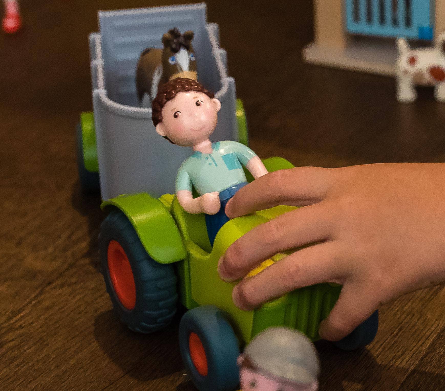 HABA USA - Vente Figurine – enfant - Petits Amis Papa Michael Poupée (Emballage Piédestal)2