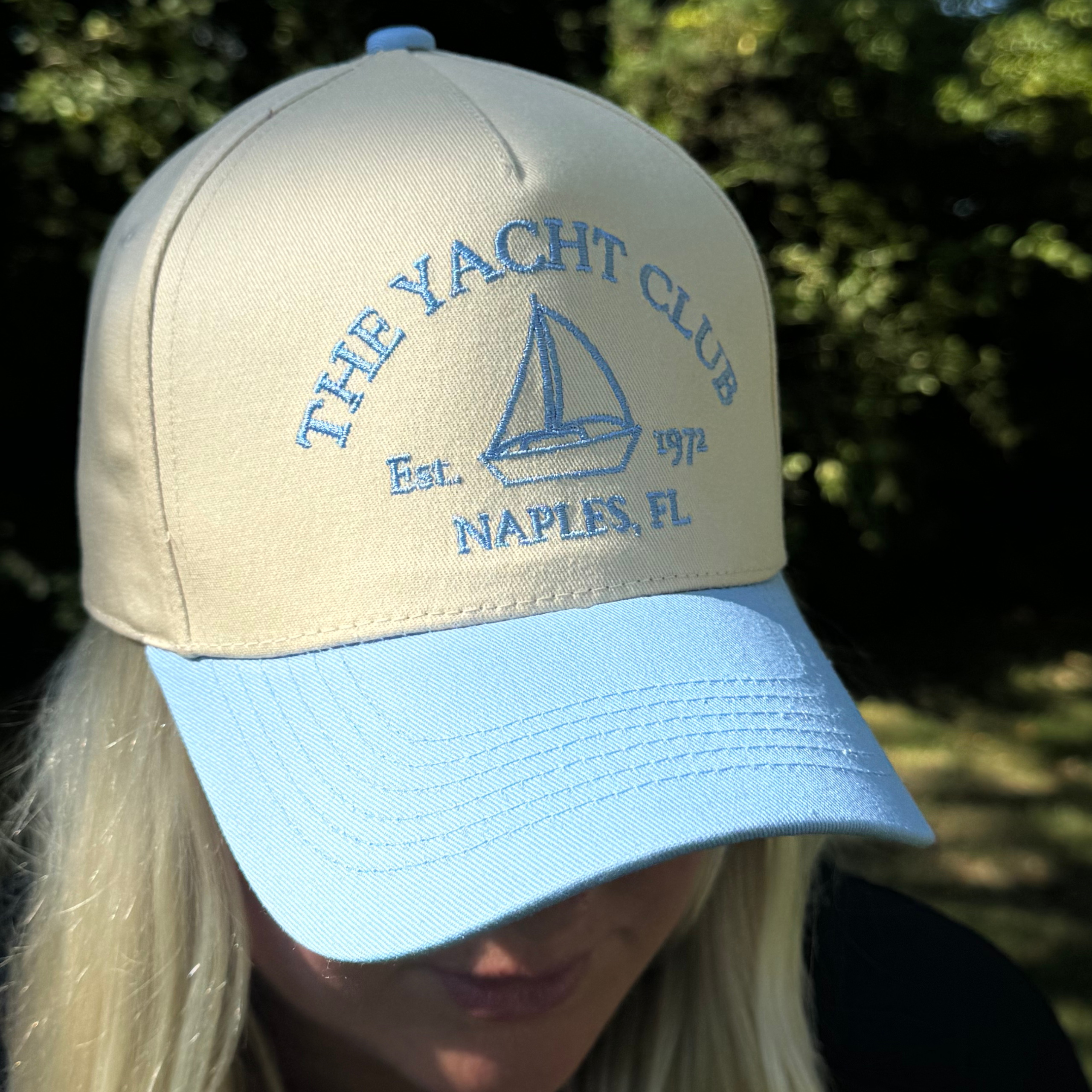 Cappello bicolore blu e marrone chiaro The Yacht Club all'ingrosso