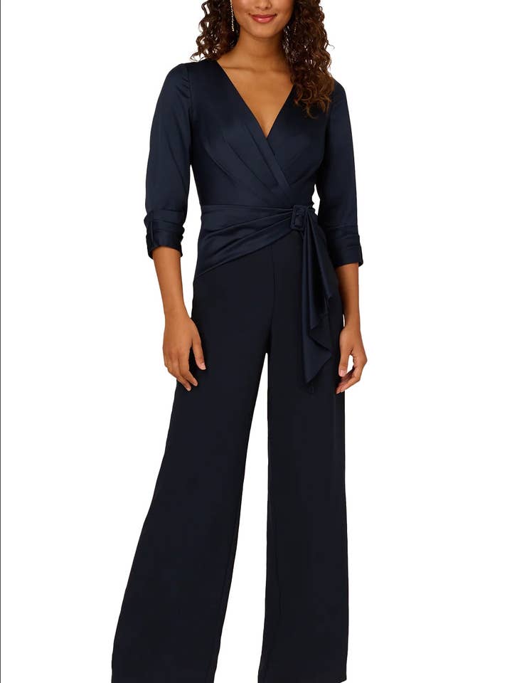 Combinaison large et ceinturée en crêpe satiné Adrianna Papell pour la vente par Immediate Apparel
