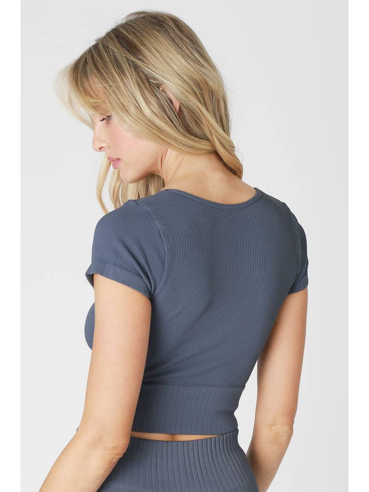 NIKIBIKI - Venta al por mayor Jersey corto de punto - Mujer - NS8230 - Top corto con cuello redondo10