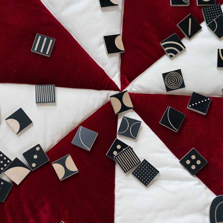 Contrasting blocks with card, wooden toy design for wholesale by milin