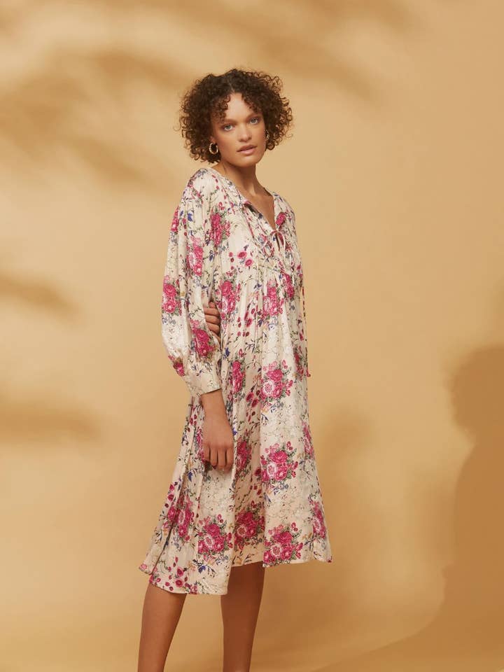 Amelia Kleid mit floralem Boho-Print für den Großhandel von House of Lacuna