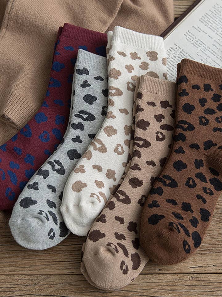 Rufia - Chaussettes à motif léopard à pois pour la vente par Funkyrel® Atzbranding Limited