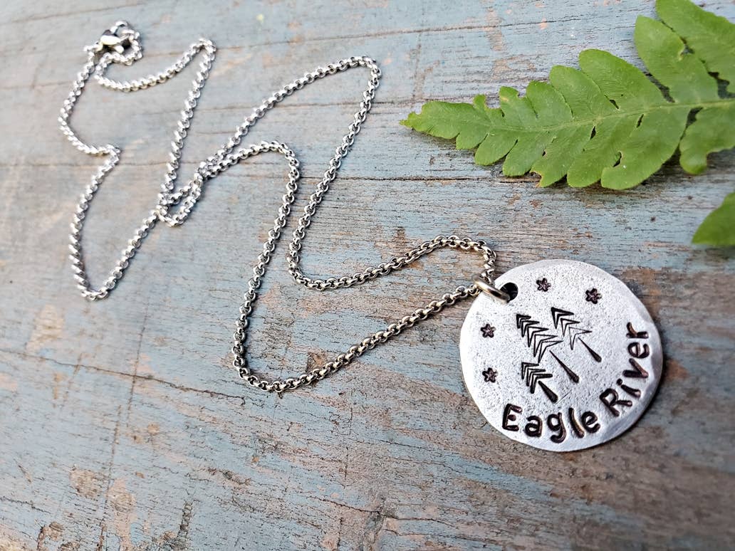 Kathryn's Collection - Vente Colliers à pendentif - Colliers personnalisés estampés à la main « Your Town »10