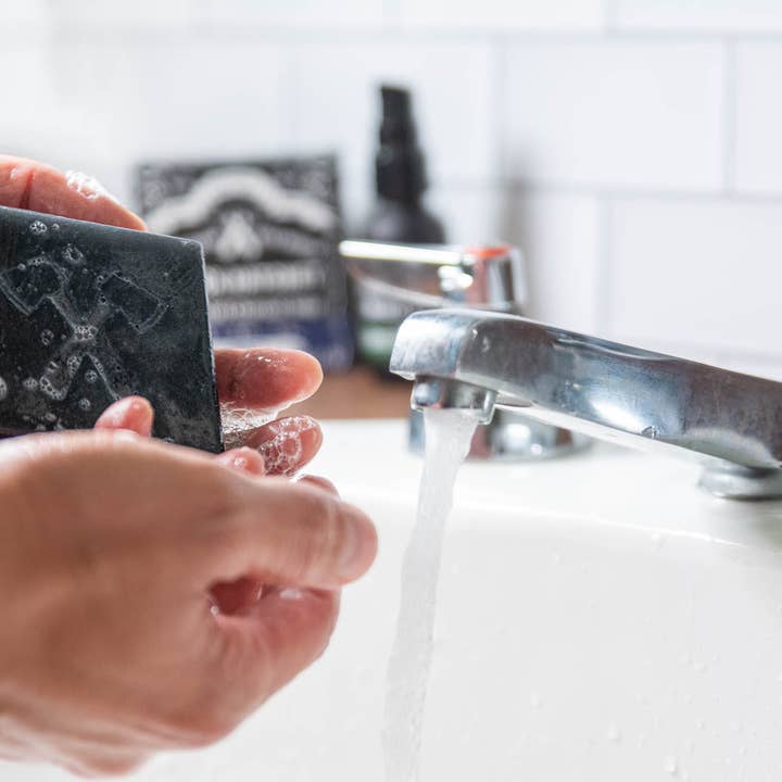 Latika Beauty - Vendita all'ingrosso Saponetta - Uomo - Sapone al Carbone – Hunter | Barretta Detox per Uomini con Carbone6