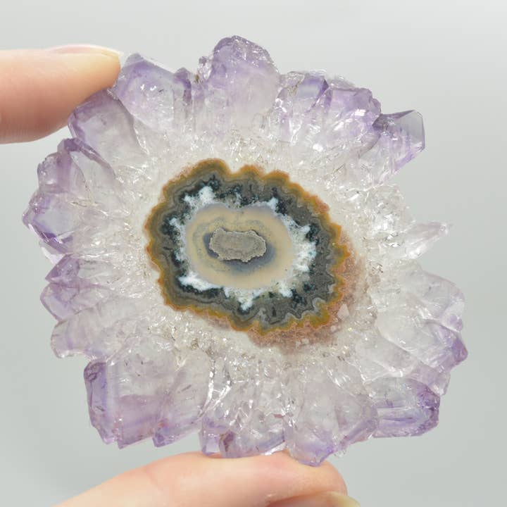 Fetta di Stalattite di Cristallo di Ametista - 7 cm X 6,5 cm X 0,4 cm per la vendita all'ingrosso da parte di Calder Crystals