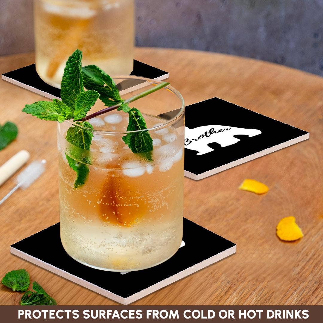 3dRose - Vendita all'ingrosso Sottobicchiere - 3dRose, Fratello Orso. Lettere nere all'interno di un cucciolo bianco su sfondo nero., Sottobicchiere2