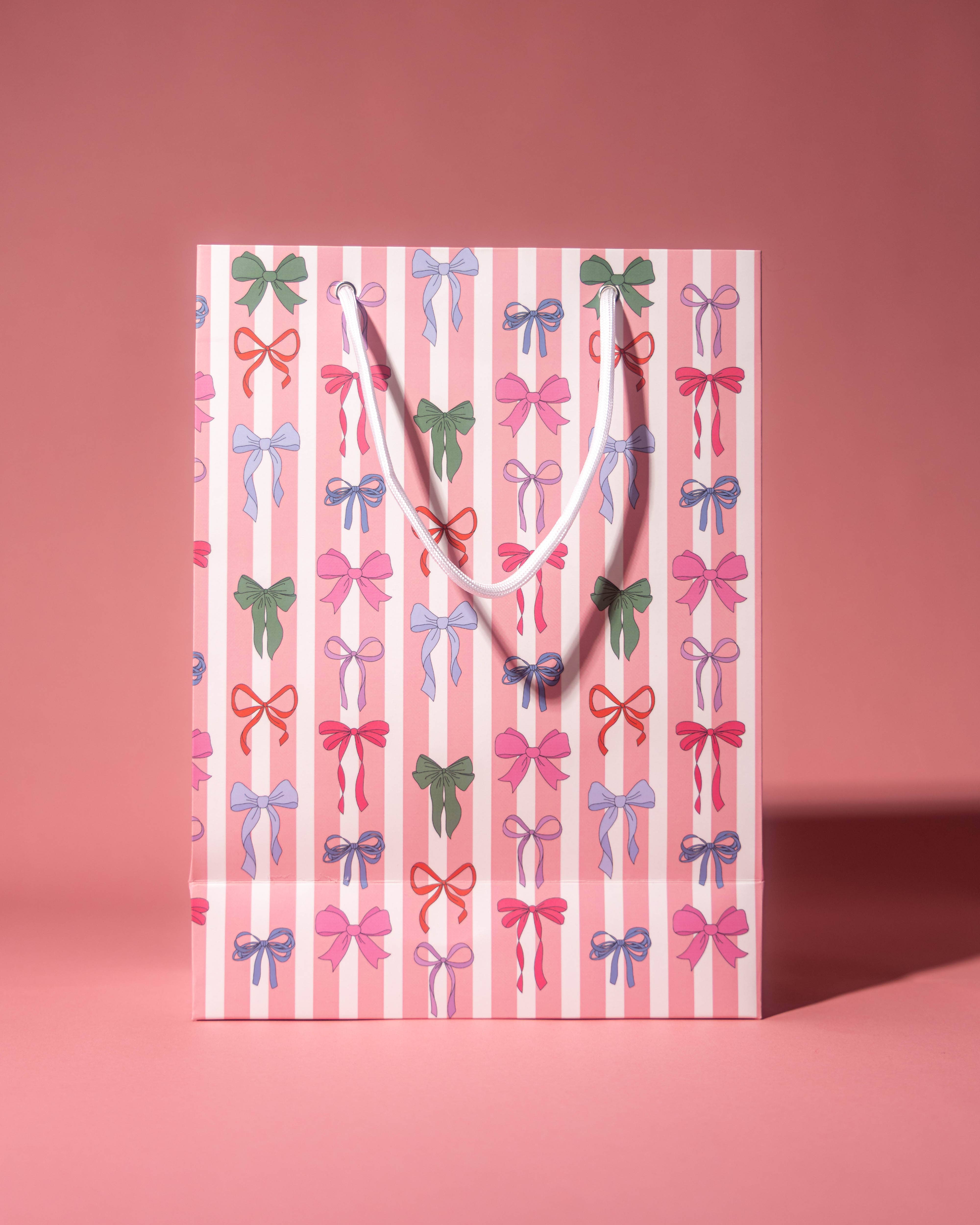 Illustrating Amy - Vente Pochette cadeau - Sac cadeau à nœuds rayés8