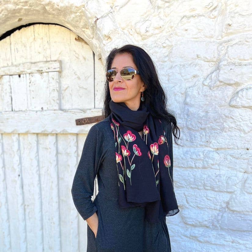 Humble Hilo – Engroshandel Tørklæde - Dame – Humble Hilo Broderet tørklæde/sjal med blomster3