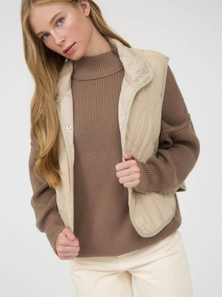 Blu Pepper - Wholesale Outerwear Vest - Women's - SNAP BUTTON QUILTED PUFFER VEST 3