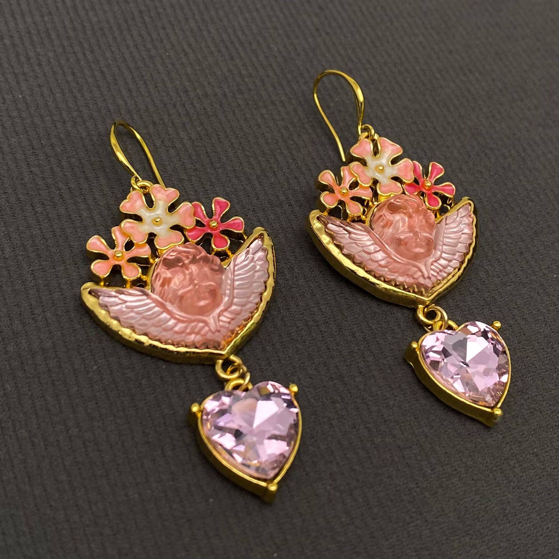 Mio Queena – Großhandel Ohrhänger – Vintage funkelnde Glas Herz Engel Ohrringe mit Anhänger1