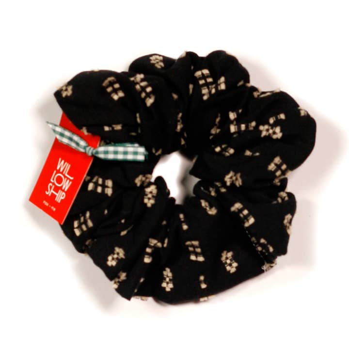 Chouchou zéro déchet : Accessoire pour cheveux avec broderie folklorique noire pour la vente par Willow Ship