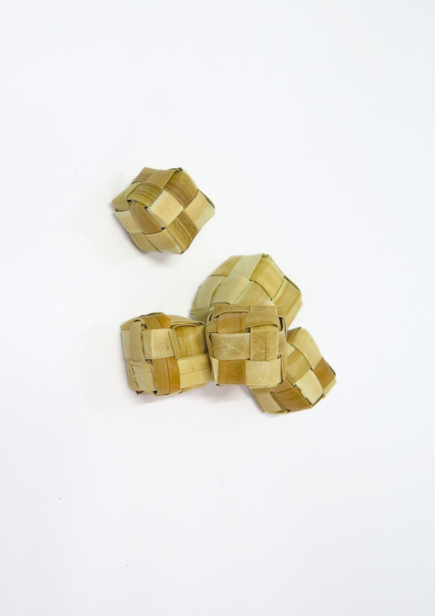 No Furries Delights – wholesale Pet toy – Not cat/dog – Palm Cubes (5pcs/pack)2