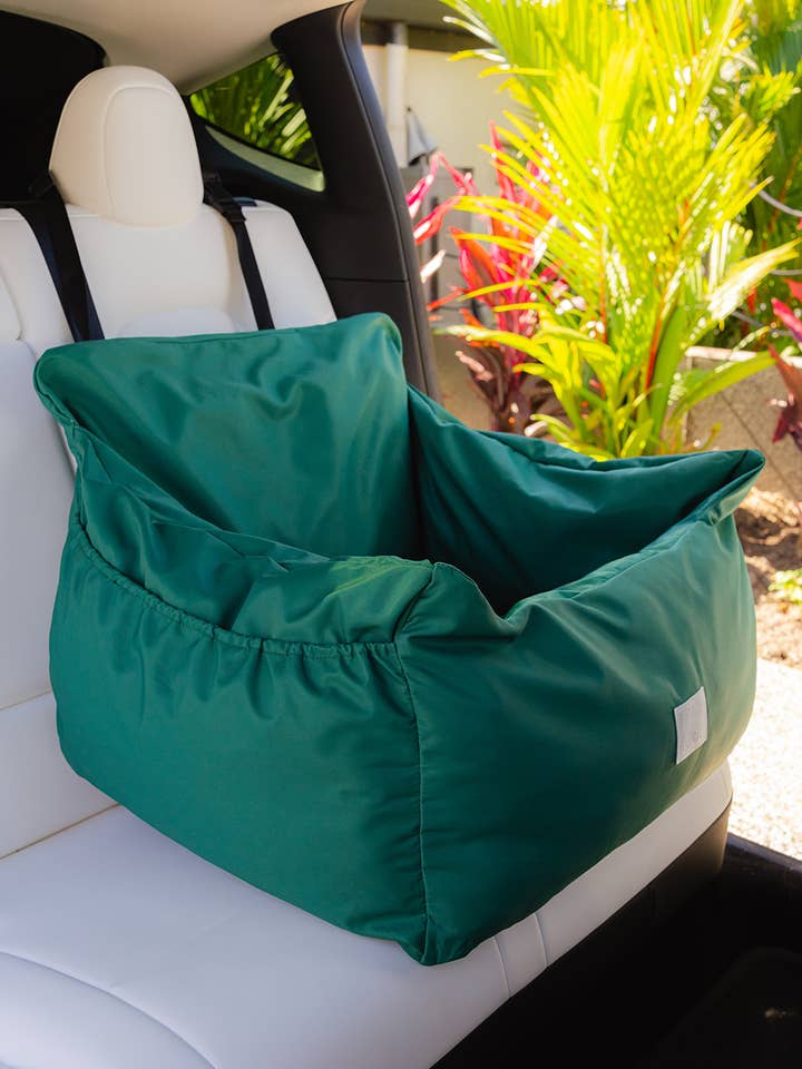 Lit d'auto pour chien | Vert émeraude pour la vente par Lila Co