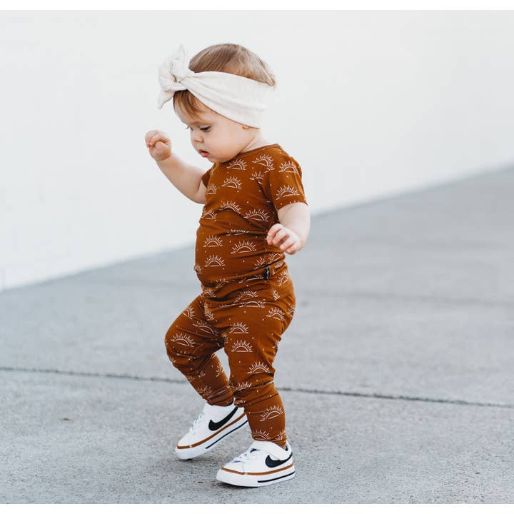 millie + roo LLC - Vente Haut et bas de pyjama – enfant - ENSEMBLES 2 PIÈCES À MANCHES COURTES EN BAMBOU - Sunny Days4